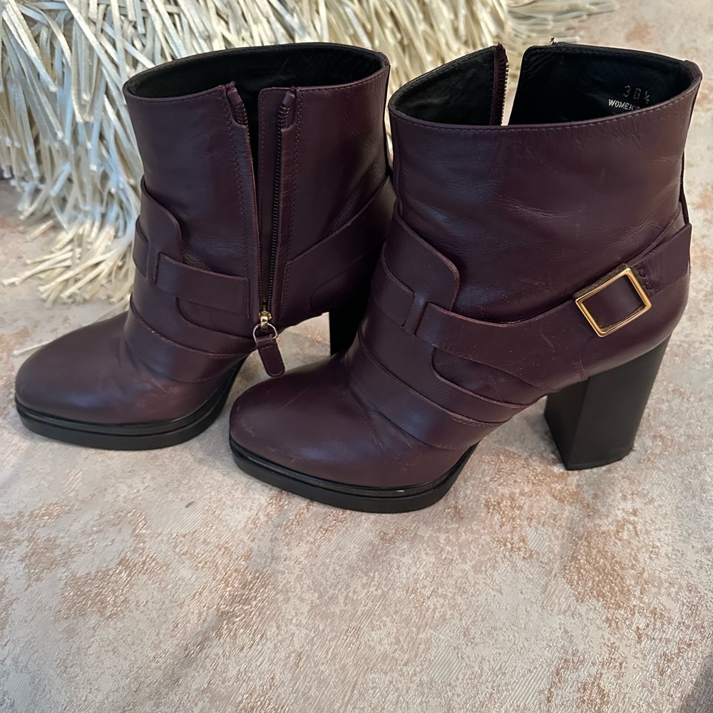 Tods boots size 81/2 burgundy with rubber soles
